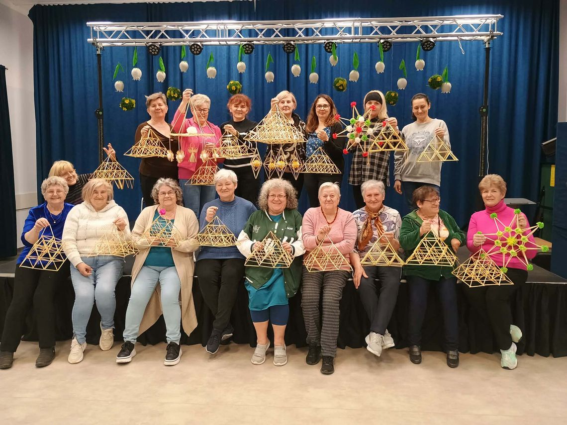 🌾✨ Warsztaty „Pająki ludowe ze słomy” 🌾✨